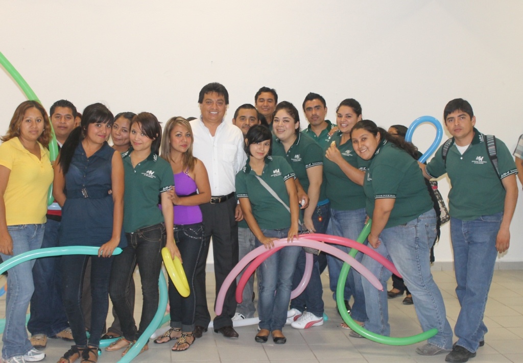 Festejan alumnos de UTM “Día del TSU”