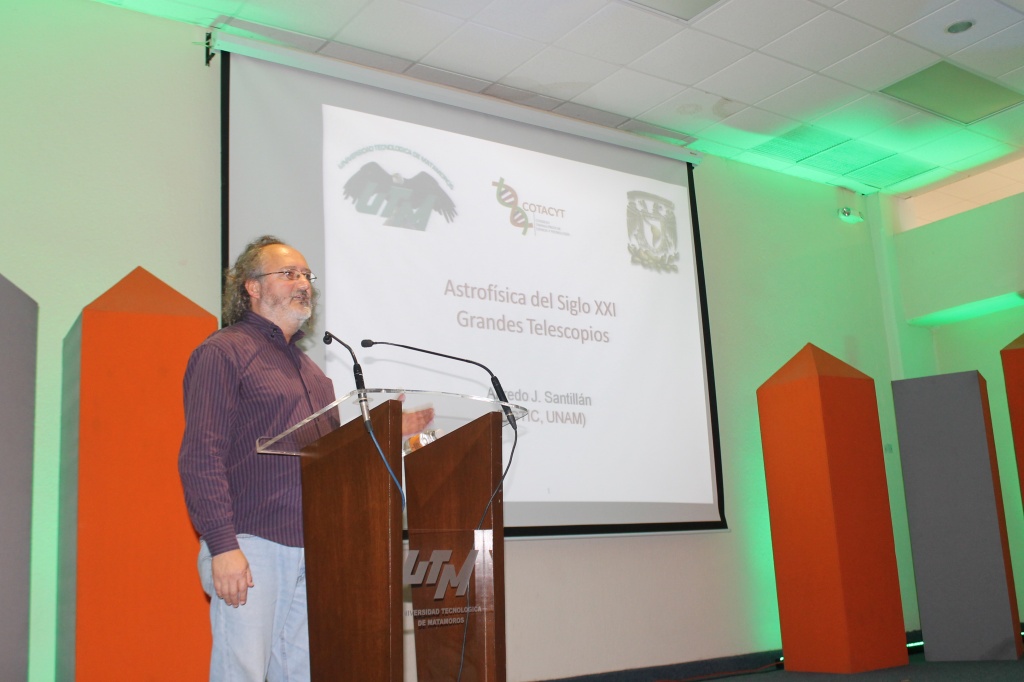 Ofrece astrónomo conferencia en UTM para  fomentar el interés científico entre estudiantes