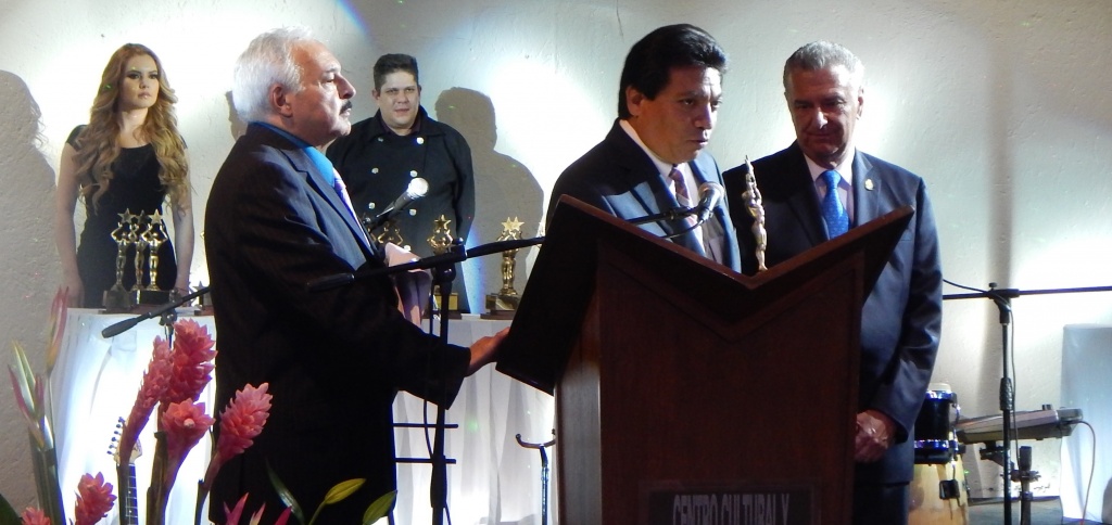 Recibe Rector de UTM presea “Estrella de Diamante”