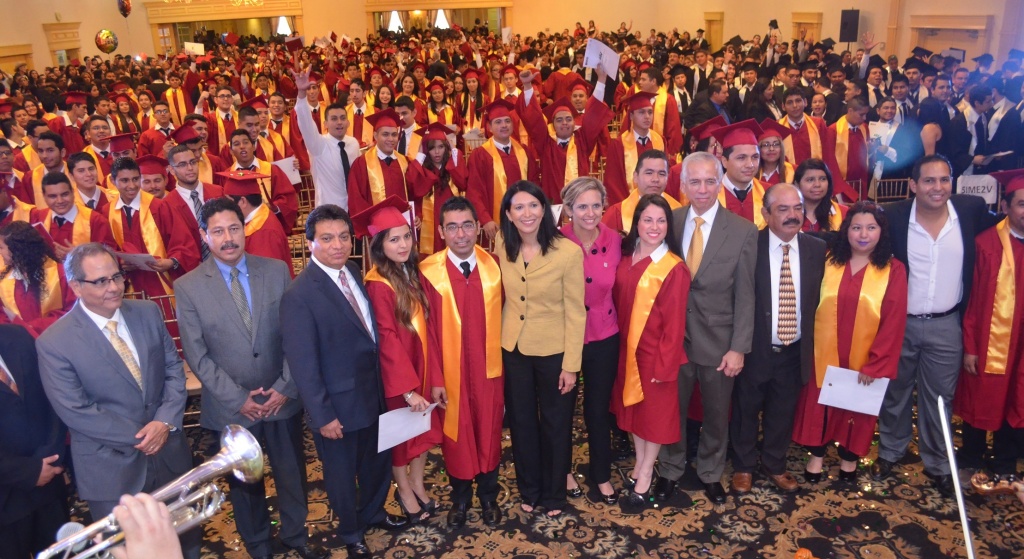 Generaciones de TSU e Ingeniería de UTM son amadrinadas por Mónica González García