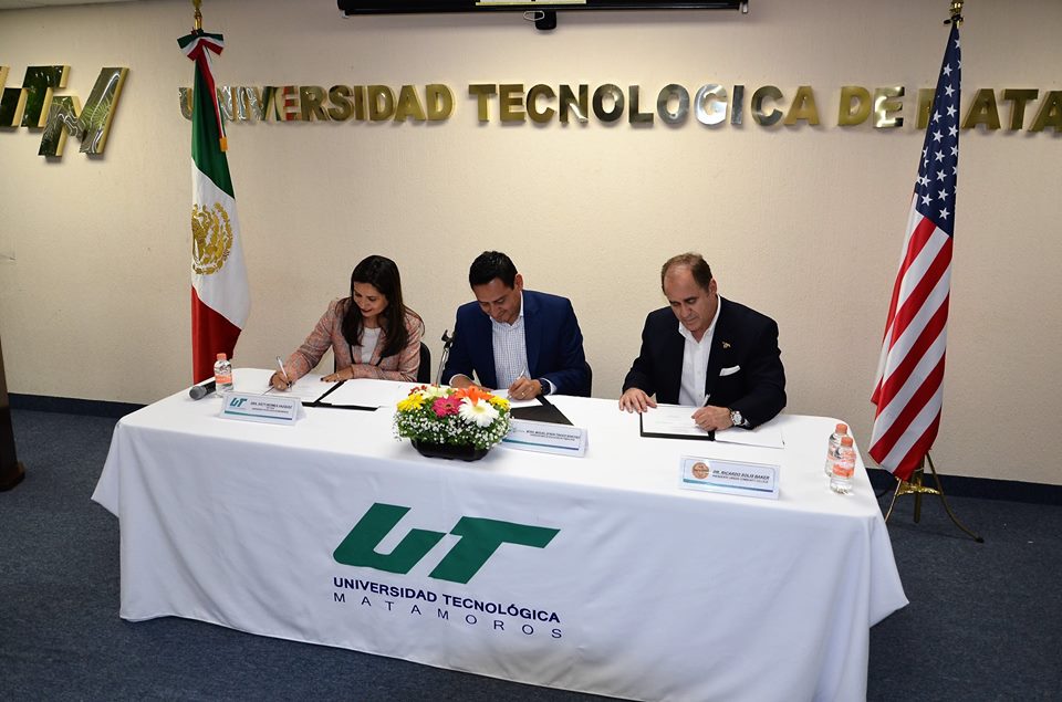 Visita del Laredo Community College a la UT Matamoros