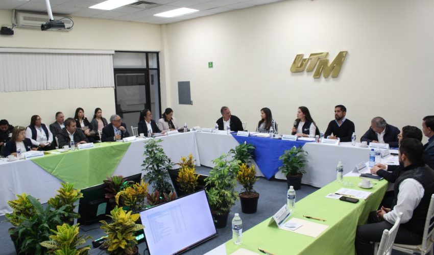FELICITA DELEGADO DE LA SEP A RECTORA DE LA UNIVERSIDAD TECNOLÓGICA DE MATAMOROS