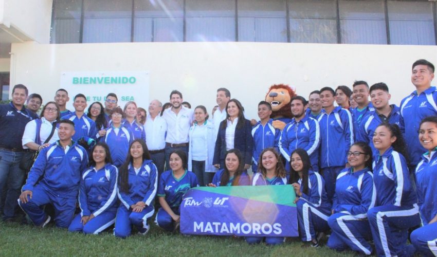 El Gobernador de Tamaulipas Francisco Javier García Cabeza de Vaca despidió  a los jóvenes estudiantes de la UT Matamoros.