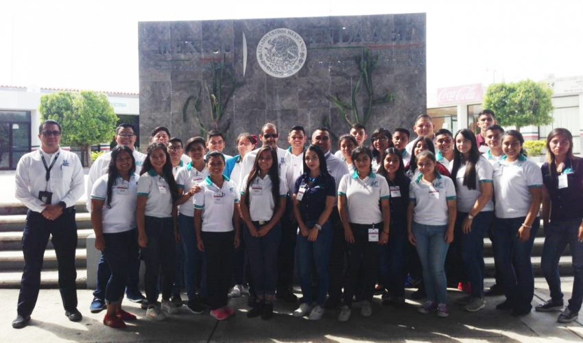 ALUMNOS DE LA UTM VISITAN INSTALACIONES DE LA ADUANA DE MATAMOROS.