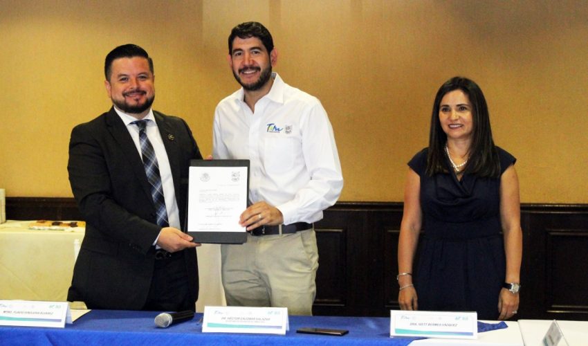 MTRO. FLAVIO HINOJOSA ÁLVAREZ RECIBE NOMBRAMIENTO COMO NUEVO RECTOR DE LA UT MATAMOROS.