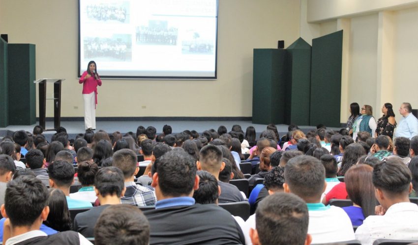 DRA. IVETT BERMEA VÁZQUEZ IMPARTE INDUCCIÓN PARA ALUMNOS DE NUEVO INGRESO DE LA UTM.