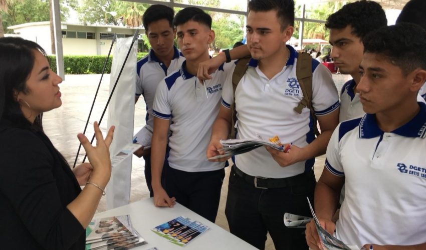 UT MATAMOROS PARTICIPA EN FERIA VOCACIONAL EN CBTIS 135.