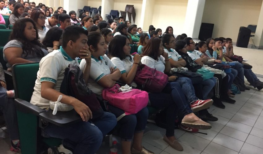 THE STATE GOVERNMENT GIVES A CONFERENCE IN UT MATAMOROS «WE ARE ALL MEXICO».