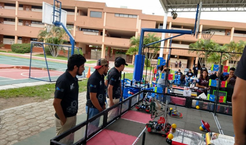 UT MATAMOROS STUDENTS PARTICIPATE IN THE REGIONAL VEX ROBOTICS TOURNAMENT HELD IN TAMPICO.