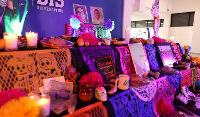 Altar de Muertos en honor al Ing. Jaime Torres y al Lic. Gustavo Farías