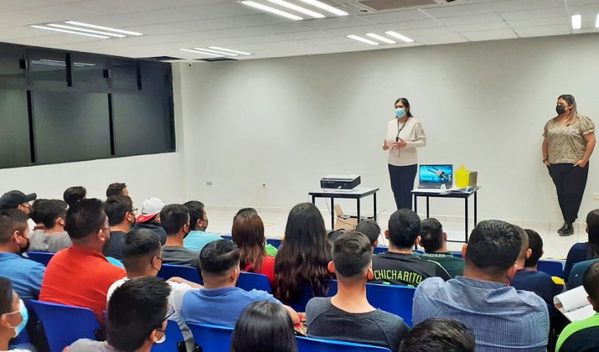 UTMatamoros recibe visita de la empresa First Brand.