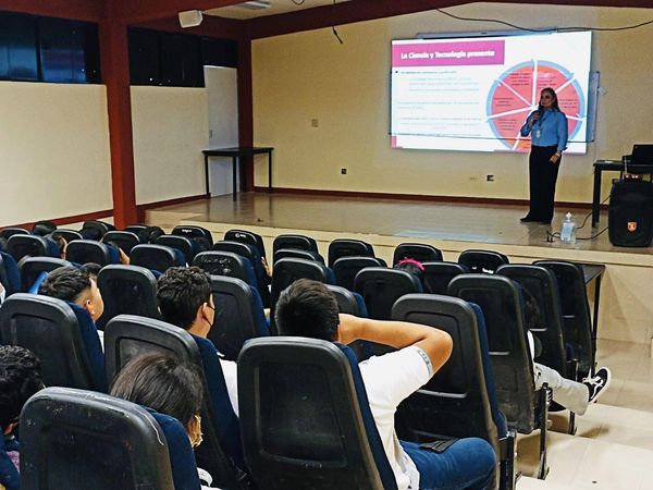 UTMatamoros imparte conferencia en el Cbtis 275.
