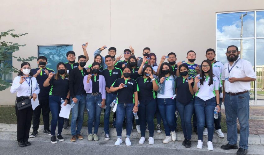 Alumnos de la UTMatamoros visitan la empresa Novalink.