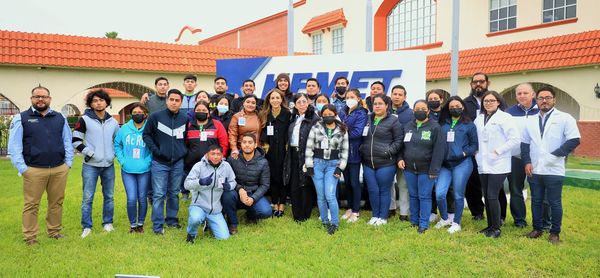 Alumnos de la UTMatamoros visitan la Empresa Kemet.