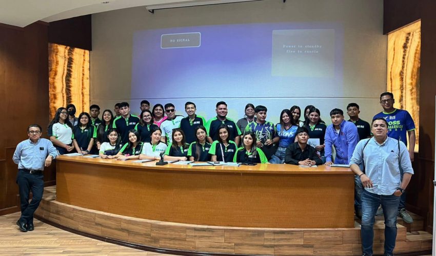Estudiantes de la Carrera de Operaciones Comerciales Internacionales visitan empresas en Tampico y Altamira.