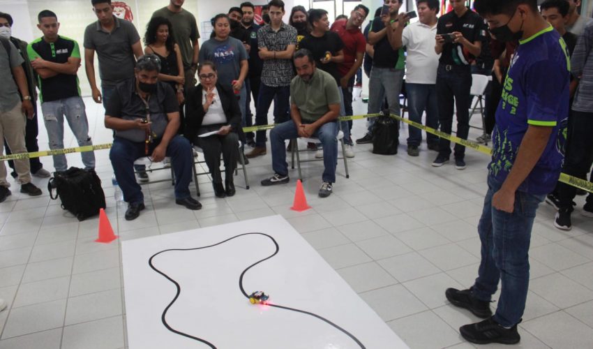UTMatamoros realiza Competencia de Robots Seguidores de línea y Minisumo.