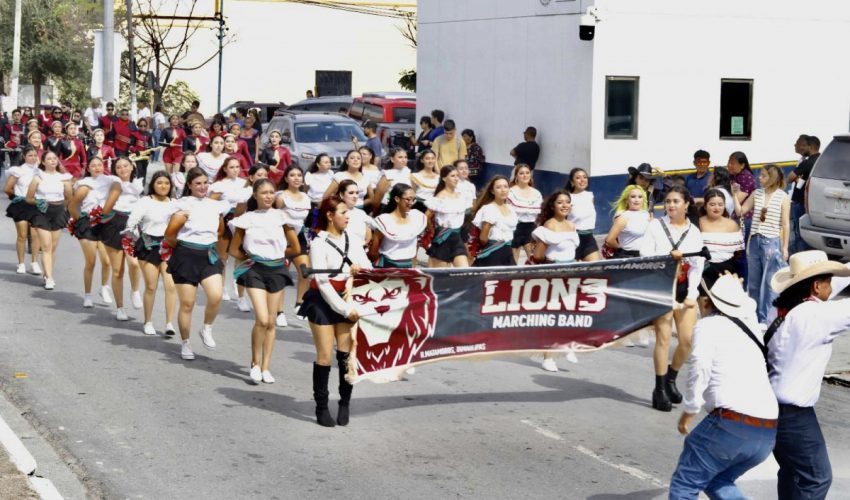 UTMatamoros| participó en el desfile del 20 de Noviembre.