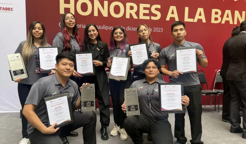 Dr.Américo Villarreal Anaya, Gobernador del Estado de Tamaulipas reconoce a estudiantes de la Universidad Tecnológica de Matamoros