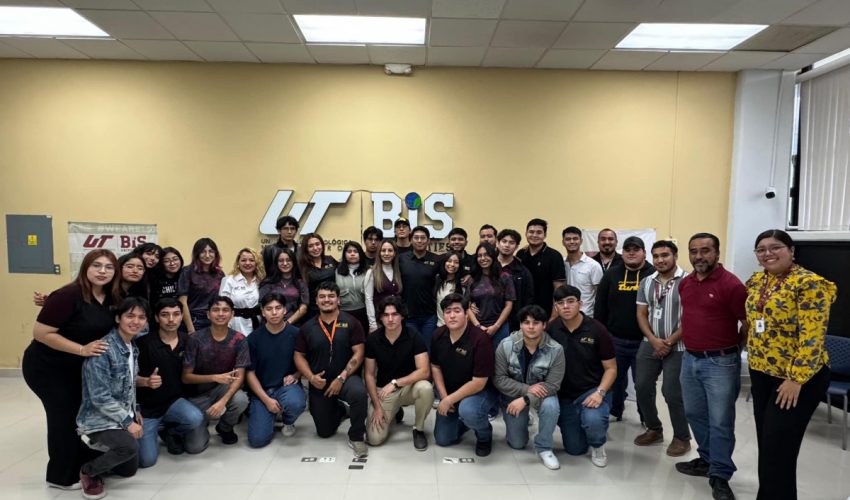 Alumnos de TSU en Mecatrónica reciben constancias  por su participación en el 4to Congreso CLING