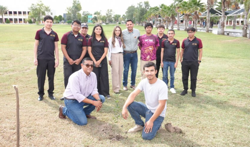 Plática “Océanos de Plástico” y donación de 40 encinos